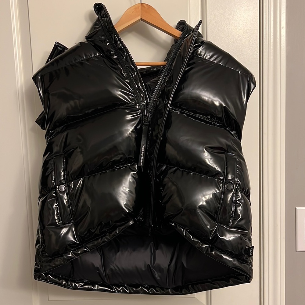 Brand New Aritzia super puff shorty vest